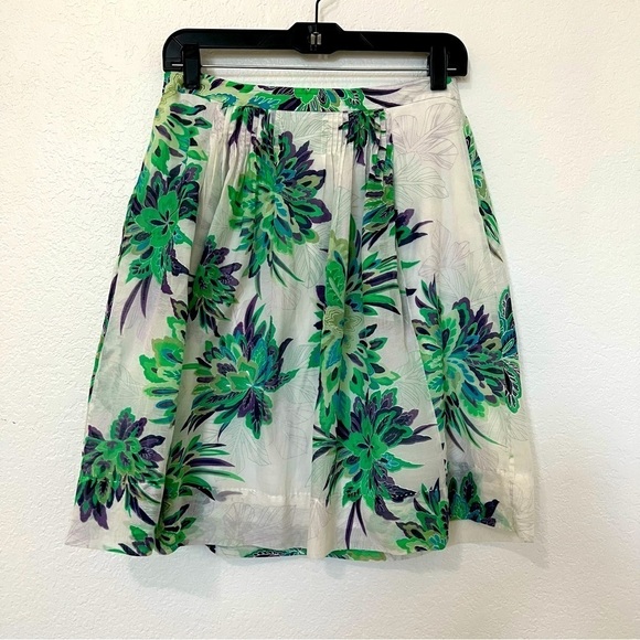 Tahari silk blend pleated floral A line knee length skirt.  SZ 8 - Picture 2 of 14